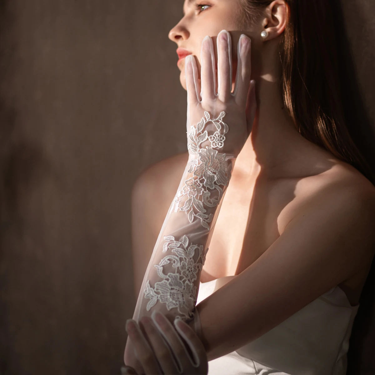 WG096 Elegant Wedding Bridal Gloves Long White Tulle Lace Appliqued Brides Bridesmaid Women Pageant Perform Prom Gloves